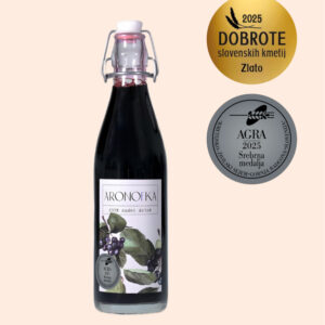 Aronijin sok Aronofka je 100% sadni sok z medaljama Agra 2025 in Dobrote slovenskih kmetij.